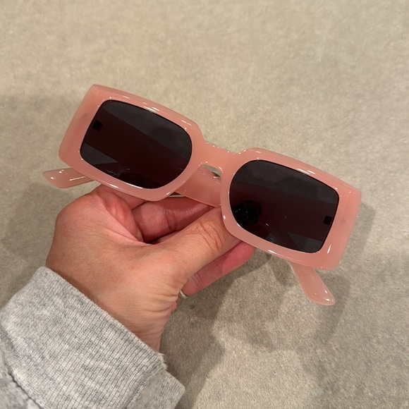 NWOT Urban Outfitters Light Pink Sunglasses - Picture 3 of 3